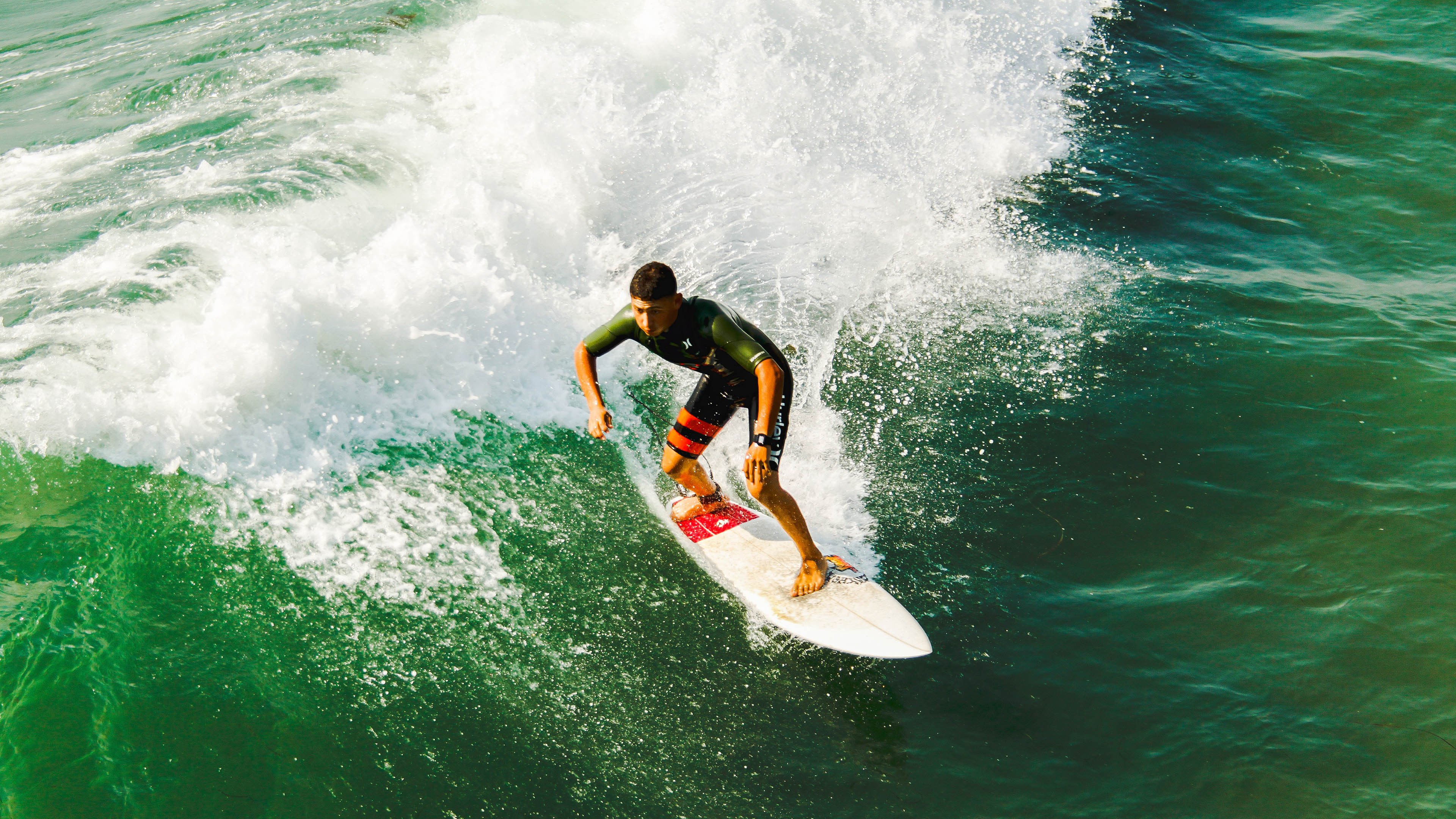戈壁沙漠自补给越野赛 参赛者背负全程食水物资